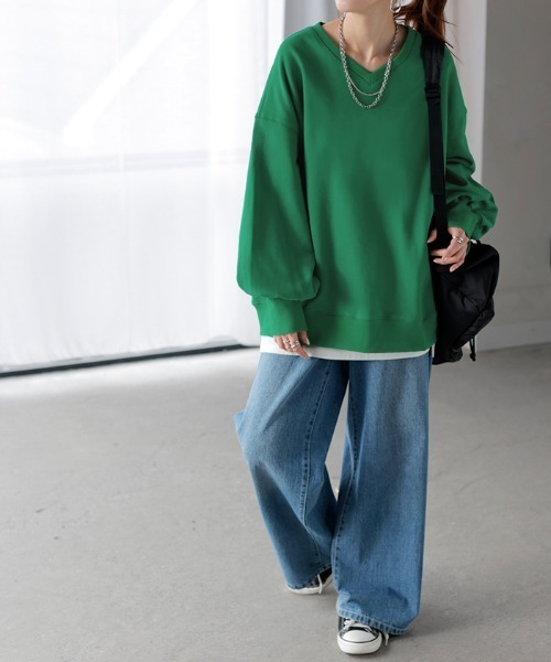 HUG.U（ハグユー）の「「神スウェット誕生」 抜け感 Vネック × ぽわん袖 スウェット（スウェット・レディース・アイボリー/ブラック/グリーン/ライトブルー/カーキブラウン/レッド/ライトグレー/オレンジ/ダークグレー/イエロー・FREE）」の19枚目の写真