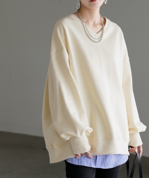 HUG.U（ハグユー）の「「神スウェット誕生」 抜け感 Vネック × ぽわん袖 スウェット（スウェット・レディース・アイボリー/ブラック/グリーン/ライトブルー/カーキブラウン/レッド/ライトグレー/オレンジ/ダークグレー/イエロー・FREE）」の18枚目の写真