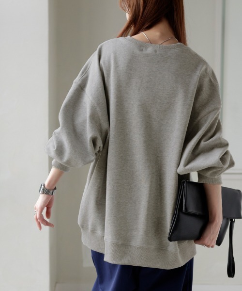 HUG.U（ハグユー）の「「神スウェット誕生」 抜け感 Vネック × ぽわん袖 スウェット（スウェット・レディース・アイボリー/ブラック/グリーン/ライトブルー/カーキブラウン/レッド/ライトグレー/オレンジ/ダークグレー/イエロー・FREE）」の14枚目の写真