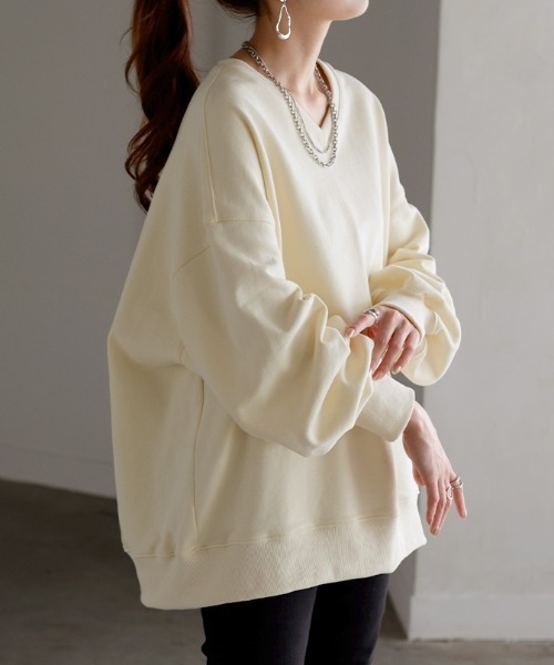 HUG.U（ハグユー）の「「神スウェット誕生」 抜け感 Vネック × ぽわん袖 スウェット（スウェット・レディース・アイボリー/ブラック/グリーン/ライトブルー/カーキブラウン/レッド/ライトグレー/オレンジ/ダークグレー/イエロー・FREE）」の17枚目の写真
