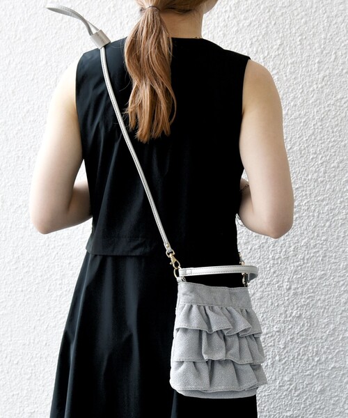 SHIPS any（シップス エニィ）の「SHIPS any: ラメ フリル ミニ ショルダー バッグ（ショルダーバッグ・レディース・シルバー/ブラック/ゴールド・ONE SIZE）」の9枚目の写真