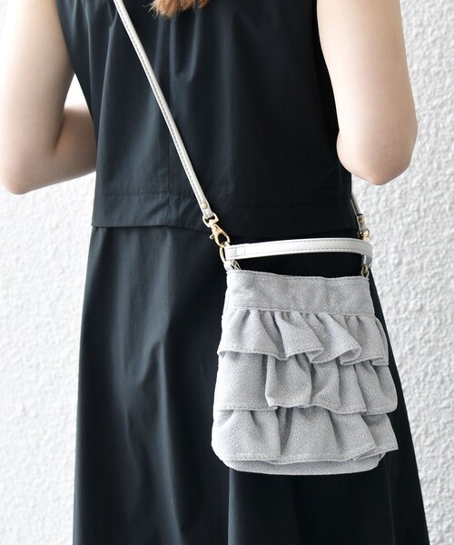 SHIPS any（シップス エニィ）の「SHIPS any: ラメ フリル ミニ ショルダー バッグ（ショルダーバッグ・レディース・シルバー/ブラック/ゴールド・ONE SIZE）」の10枚目の写真