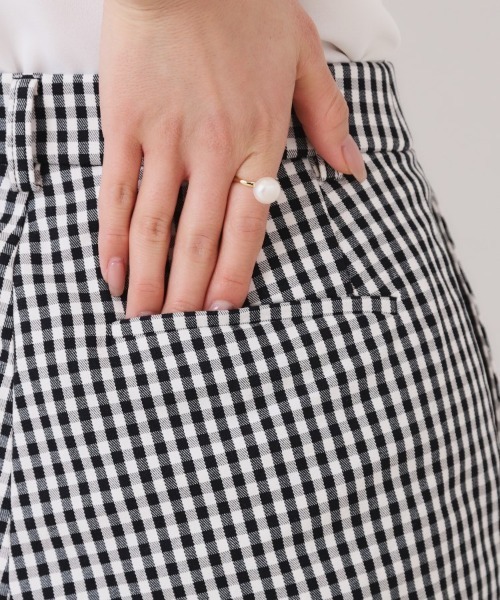 couture brooch（クチュールブローチ）の「【スッキリ見え・美脚・通勤】リボンポイントサテストパンツ（その他パンツ・レディース・ブラック/オフホワイト/ブラック系7・38/42/36/34/40）」の5枚目の写真