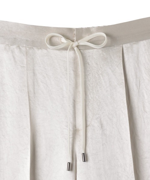 la.f…（ラエフ）の「サテンストレートパンツ（その他パンツ・レディース・ネイビー/ベージュ・9号）」の10枚目の写真