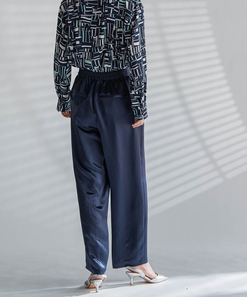 la.f…（ラエフ）の「サテンストレートパンツ（その他パンツ・レディース・ネイビー/ベージュ・9号）」の22枚目の写真