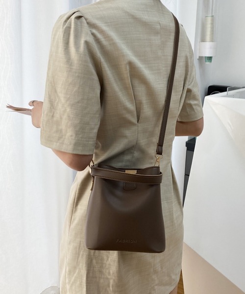 TONE SELECT GOODS（トーンセレクトグッズ）の「urbanfemine./2way ショルダーバッグ U7439（ショルダーバッグ・レディース・ダークブラウン/ブラウン/ブラック/ホワイト・FREE）」の2枚目の写真