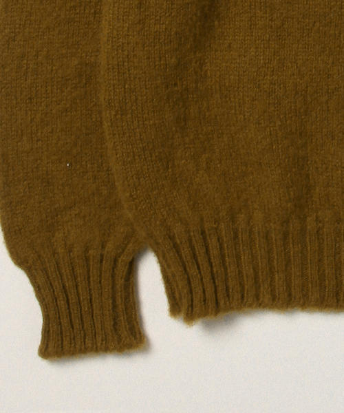 Jamieson's of Shetland（ジャミーソンズオブシェトランド）の「Jamieson's Knitwear × fennica / ＜Men's＞solid shaggy crew knit 2015AW（ニット/セーター・メンズ・ピンク/グリーン/ダークブラウン/イエロー/オリーブ・36/38/40/42）」の10枚目の写真