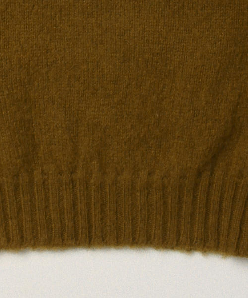 Jamieson's of Shetland（ジャミーソンズオブシェトランド）の「Jamieson's Knitwear × fennica / ＜Men's＞solid shaggy crew knit 2015AW（ニット/セーター・メンズ・ピンク/グリーン/ダークブラウン/イエロー/オリーブ・36/38/40/42）」の11枚目の写真