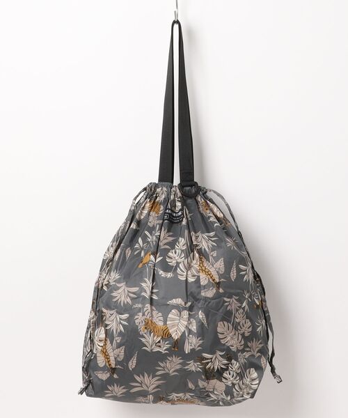 LBC（エルビーシー）の「【撥水】KiU キウ 2WAYレインバッグカバー（折りたたみ傘・レディース・ライトグリーン/ブラウン系/ピンク系/ホワイト/グレー・FREE）」の3枚目の写真