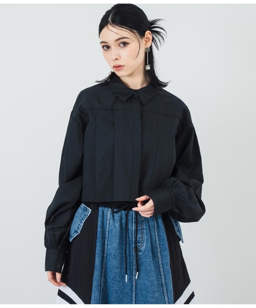 ANAP(アナップ)の「ボリュームスリーブ クロップドプリーツブラウス(シャツ/ブラウス・レディース・ブラック/ホワイト・FREE)」の2枚目の写真