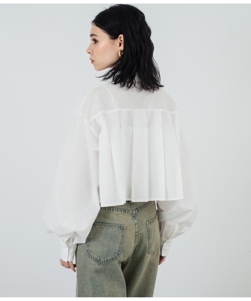 ANAP(アナップ)の「ボリュームスリーブ クロップドプリーツブラウス(シャツ/ブラウス・レディース・ブラック/ホワイト・FREE)」の8枚目の写真