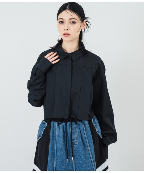 ANAP(アナップ)の「ボリュームスリーブ クロップドプリーツブラウス(シャツ/ブラウス・レディース・ブラック/ホワイト・FREE)」の4枚目の写真