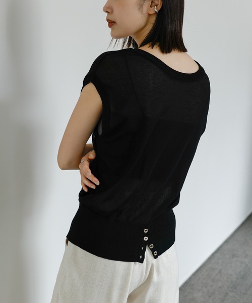 select MOCA Et(セレクトモカエト)の「【Et】Double-Front Slit Button Sheer Knit Tops(ニット/セーター・レディース・ブラック/オリーブ/ブラウン・FREE)」の1枚目の写真