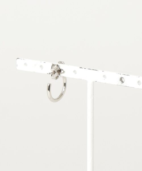 Vivienne Westwood MAN（ヴィヴィアンウエストウッドマン）の「MAN. VERA SINGLE HOOP（ピアス（片耳用）・メンズ・シルバー/ブラック・FREE）」の4枚目の写真