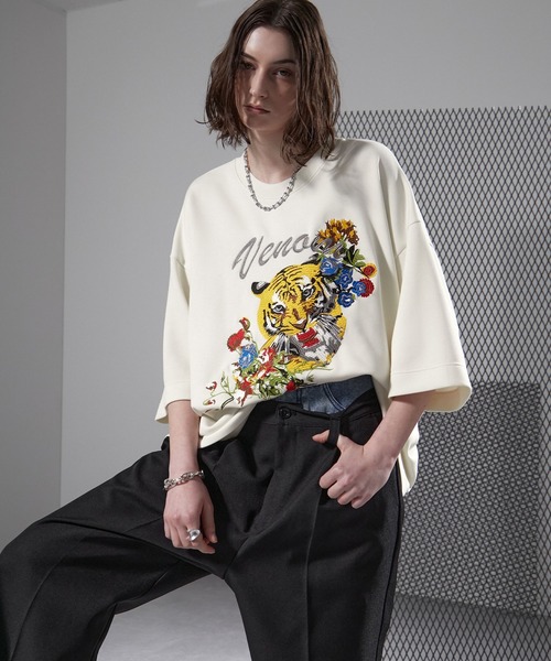 ENDER PRODUCTS(エンダープロダクツ)の「タイガー刺繍 ビッグシルエットクルーネックTシャツ【ENDER PRODUCTS/エンダープロダクツ】(Tシャツ/カットソー・メンズ・オフホワイト/ダークブラウン/スミクロ/ブラック・M/L)」の2枚目の写真