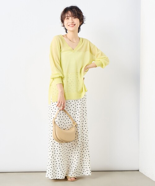 NOLLEY’S Sophi（ノーリーズソフィ）の「麻混シアーVネックプルオーバーニット（ニット/セーター・レディース・イエロー/ライトブルー/ベージュ・38）」の4枚目の写真