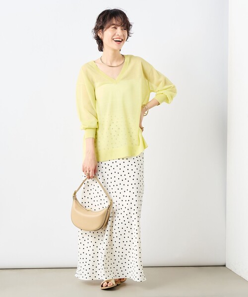 NOLLEY’S Sophi（ノーリーズソフィ）の「麻混シアーVネックプルオーバーニット（ニット/セーター・レディース・イエロー/ライトブルー/ベージュ・38）」の5枚目の写真