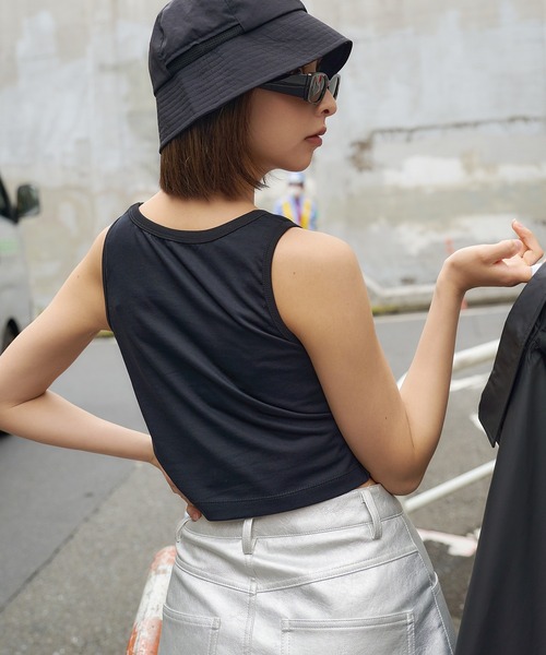 DURAS（デュラス）の「雑誌掲載｜ロゴ刺繍クロップタンクトップ（タンクトップ・レディース・ブラック/ホワイト・SMALL/MEDIUM）」の17枚目の写真