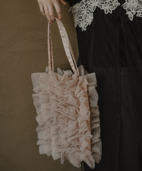 et.UNiVER(エトユニベール)の「Ruffle Bloom Tote(トートバッグ・レディース・ベージュ/ブラック・FREE)」の1枚目の写真