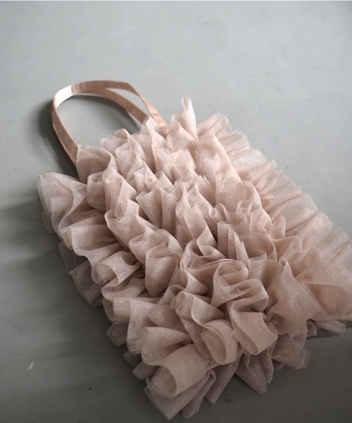 et.UNiVER(エトユニベール)の「Ruffle Bloom Tote(トートバッグ・レディース・ベージュ/ブラック・FREE)」の5枚目の写真