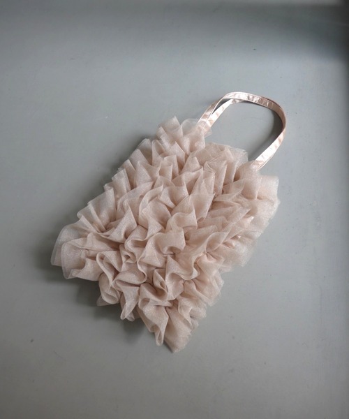 et.UNiVER(エトユニベール)の「Ruffle Bloom Tote(トートバッグ・レディース・ベージュ/ブラック・FREE)」の4枚目の写真