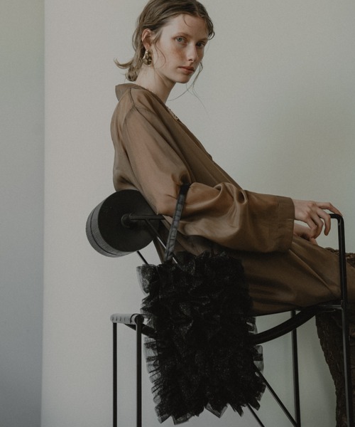 et.UNiVER(エトユニベール)の「Ruffle Bloom Tote(トートバッグ・レディース・ベージュ/ブラック・FREE)」の19枚目の写真