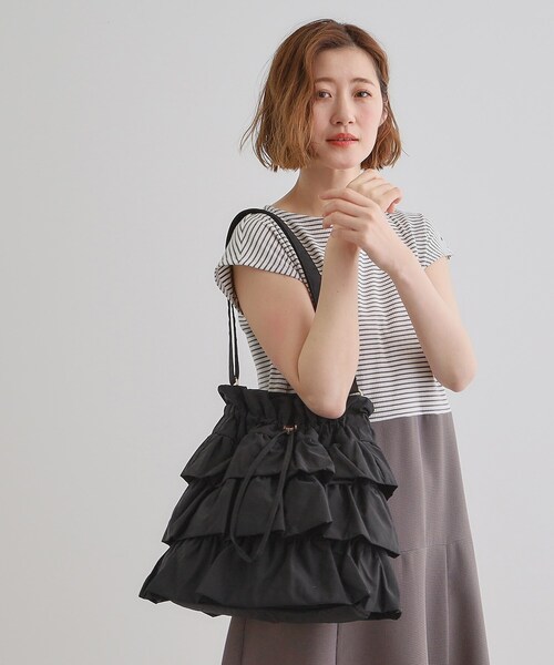 grove(グローブ)の「【晴れの日も雨の日も】撥水ティアードドロストショルダー(ショルダーバッグ・レディース・ダークグレー/アイボリー/ブラック・00)」の8枚目の写真