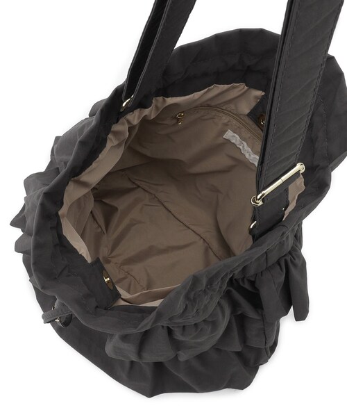 grove(グローブ)の「【晴れの日も雨の日も】撥水ティアードドロストショルダー(ショルダーバッグ・レディース・ダークグレー/アイボリー/ブラック・00)」の17枚目の写真