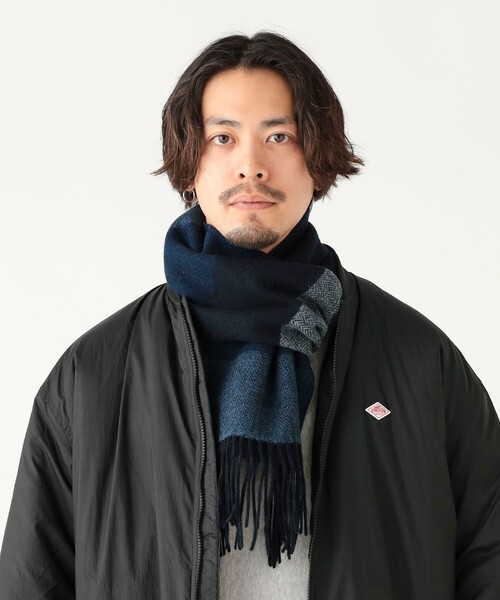 B:MING by BEAMS（ビーミングバイビームス）の「ボーダー リバーシブル マフラー（ユニセックス）（マフラー・メンズ・ブラック/ネイビー・ONE SIZE）」の2枚目の写真