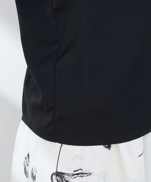 natural couture(ナチュラルクチュール)の「アシメネック金釦装飾ブラウス(シャツ/ブラウス・レディース・イエロー/アイボリー/サックスブルー/ピンク/ブラック・FREE)」の6枚目の写真