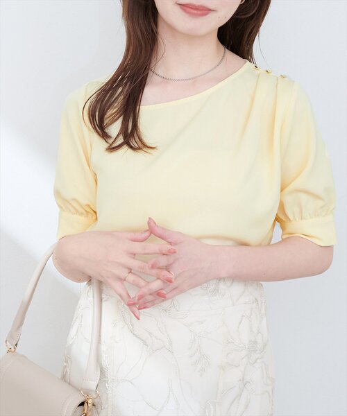 natural couture(ナチュラルクチュール)の「アシメネック金釦装飾ブラウス(シャツ/ブラウス・レディース・イエロー/アイボリー/サックスブルー/ピンク/ブラック・FREE)」の22枚目の写真