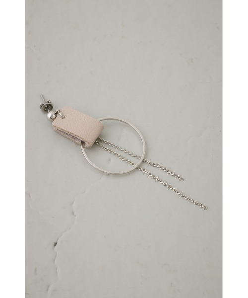 AZUL by moussy(アズールバイマウジー)の「フェイクレザーバイカラーアシンメトリーピアス(ピアス(両耳用)・レディース・ライトブルー/ホワイト/ライトグレー・FREE)」の8枚目の写真