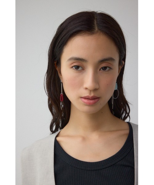 AZUL by moussy(アズールバイマウジー)の「フェイクレザーバイカラーアシンメトリーピアス(ピアス(両耳用)・レディース・ライトブルー/ホワイト/ライトグレー・FREE)」の19枚目の写真