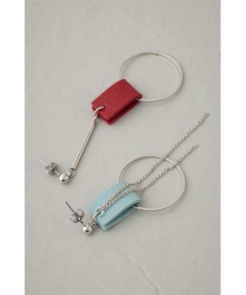 AZUL by moussy(アズールバイマウジー)の「フェイクレザーバイカラーアシンメトリーピアス(ピアス(両耳用)・レディース・ライトブルー/ホワイト/ライトグレー・FREE)」の22枚目の写真