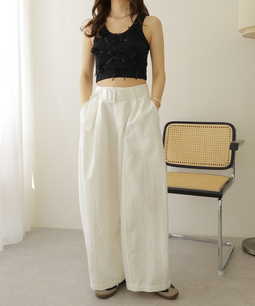 LAULEN（ローレン）の「belted ballon wide pants /ベルト付き タック バルーン ワイド パンツ（その他パンツ・レディース・ホワイト/ネイビー・M/S）」の5枚目の写真