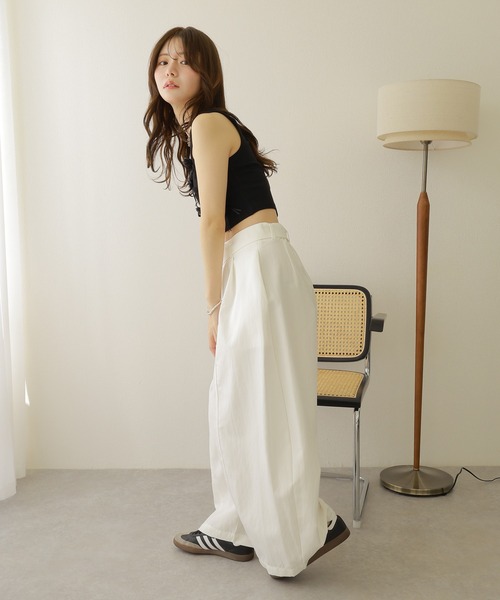 LAULEN（ローレン）の「belted ballon wide pants /ベルト付き タック バルーン ワイド パンツ（その他パンツ・レディース・ホワイト/ネイビー・M/S）」の6枚目の写真