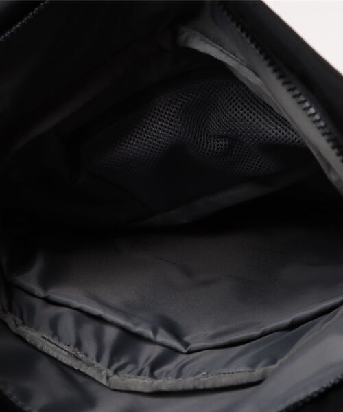 THE NORTH FACE(ザノースフェイス)の「THE NORTH FACE ノースフェイス ピレネーバックパック(バックパック/リュック・メンズ・ブラック/ライトグレー・FREE)」の5枚目の写真