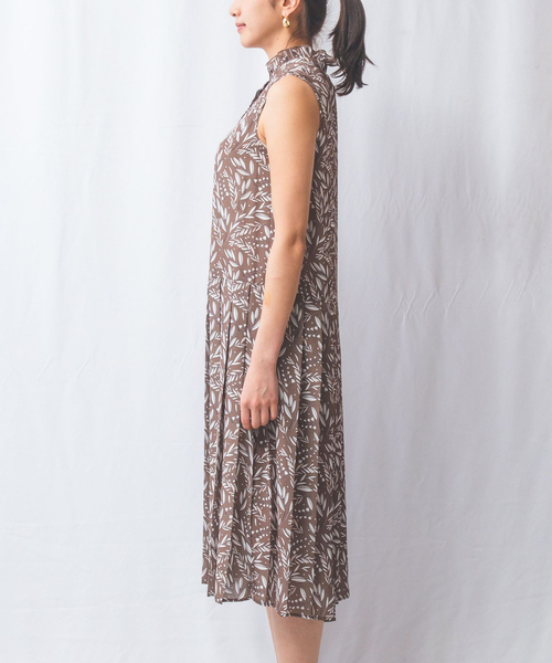 NARACAMICIE(ナラカミーチェ)の「【NARACAMICIE】リーフプリントプリーツワンピース(ワンピース・レディース・ピンク/ブラウン・M/XL)」の5枚目の写真
