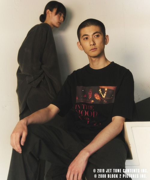 ADAM ET ROPE'（アダムエロペ）の「【花様年華 25周年 × 10Culture for ADAM ET ROPE'】IN THE MOOD FOR LOVE TEE（Tシャツ/カットソー・メンズ・ブラック系その他/ホワイト系その他2/ブラウン系その他2/ブラック系その他2/ホワイト系その他/ブラウン系その他3/グリーン系その他2/グリーン系その他3・M/XL/L）」の15枚目の写真