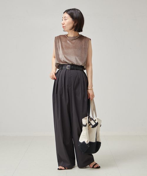 journal standard L'essage(ジャーナルスタンダードレサージュ)の「ベロア タックノースリーブ(Tシャツ/カットソー・レディース・ネイビー/ベージュ/ブラウン・FREE)」の4枚目の写真