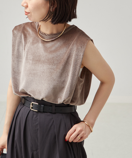 journal standard L'essage(ジャーナルスタンダードレサージュ)の「ベロア タックノースリーブ(Tシャツ/カットソー・レディース・ネイビー/ベージュ/ブラウン・FREE)」の10枚目の写真