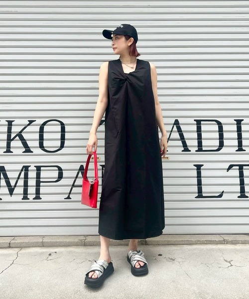 Narcissus(ナルシス)の「【前後2WAY】ロングシャツワンピース(ワンピース・レディース・ホワイト/ブラック・FREE)」の2枚目の写真