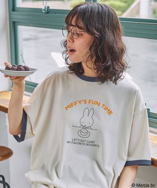 Miffy（ ミッフィー）の「【miffy】別注 ミッフィー アソート グラフィックプリントオーバーサイズリンガー半袖Tシャツ（Tシャツ/カットソー・レディース・ブラック/チャコール/スミクロ・FREE）」の3枚目の写真