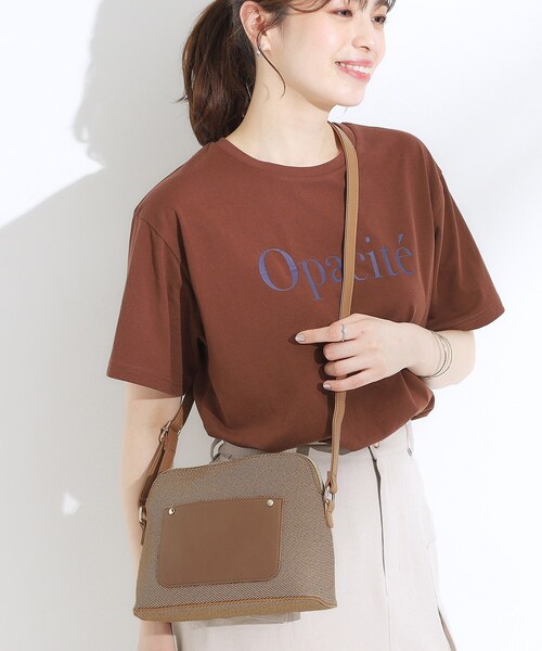 SHOO・LA・RUE(シューラルー)の「キャンバス風合皮ショルダーバッグ(ショルダーバッグ・レディース・ブラック系4/ブラウン系5/ベージュ系4・00)」の2枚目の写真