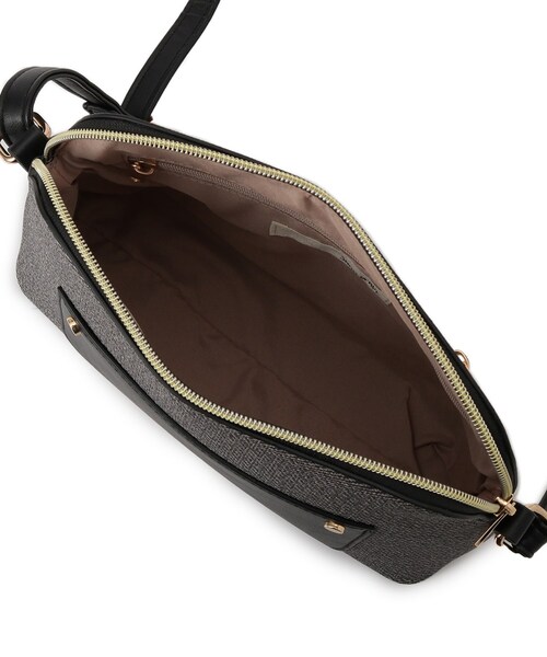 SHOO・LA・RUE(シューラルー)の「キャンバス風合皮ショルダーバッグ(ショルダーバッグ・レディース・ブラック系4/ブラウン系5/ベージュ系4・00)」の17枚目の写真