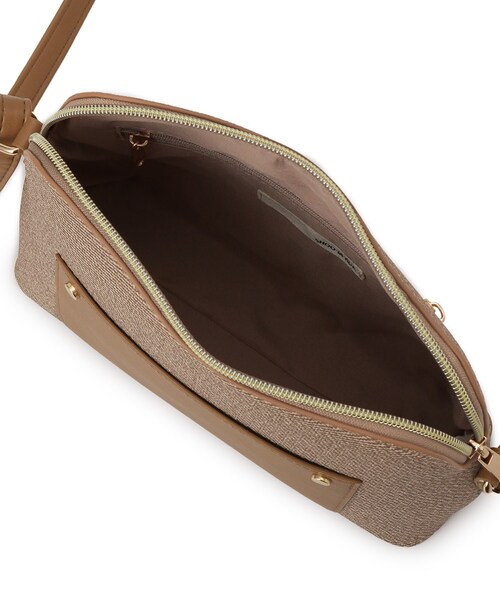 SHOO・LA・RUE(シューラルー)の「キャンバス風合皮ショルダーバッグ(ショルダーバッグ・レディース・ブラック系4/ブラウン系5/ベージュ系4・00)」の18枚目の写真