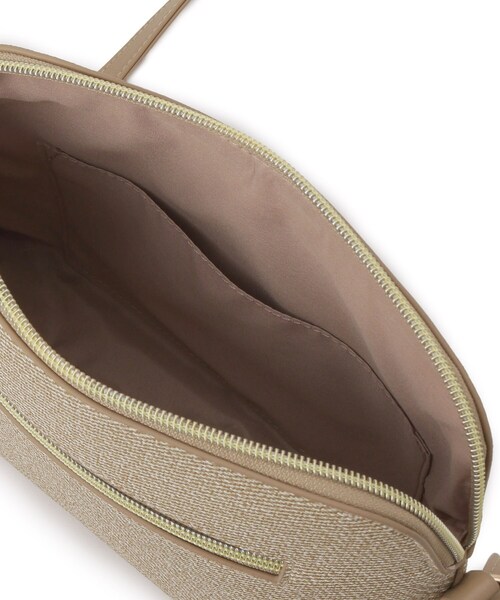 SHOO・LA・RUE(シューラルー)の「キャンバス風合皮ショルダーバッグ(ショルダーバッグ・レディース・ブラック系4/ブラウン系5/ベージュ系4・00)」の20枚目の写真