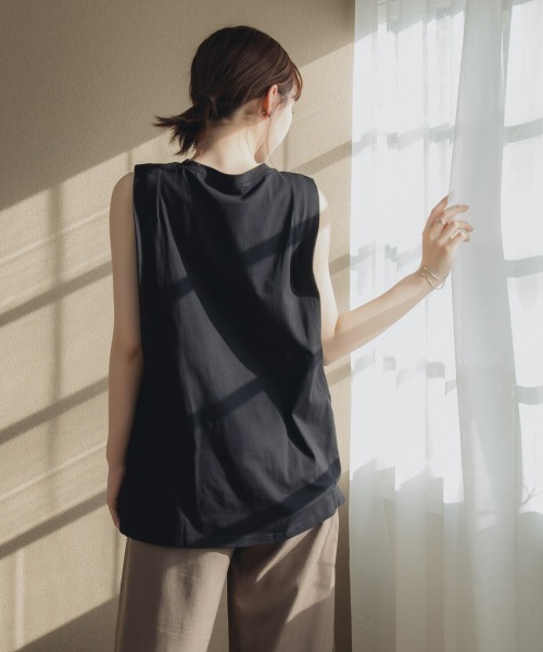 slattgir(スラットジール)の「高身長 綿100%汗染みしにくいタックノースリーブTシャツ(トールサイズ)Essenave(Tシャツ/カットソー・レディース・ブラック/ブルー/グレー・TM/TL/TLL/T3L/T4L/T5L)」の5枚目の写真