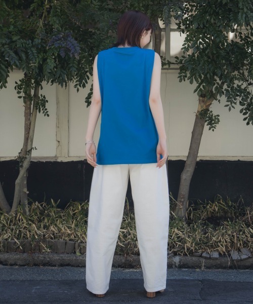 slattgir(スラットジール)の「高身長 綿100%汗染みしにくいタックノースリーブTシャツ(トールサイズ)Essenave(Tシャツ/カットソー・レディース・ブラック/ブルー/グレー・TM/TL/TLL/T3L/T4L/T5L)」の19枚目の写真