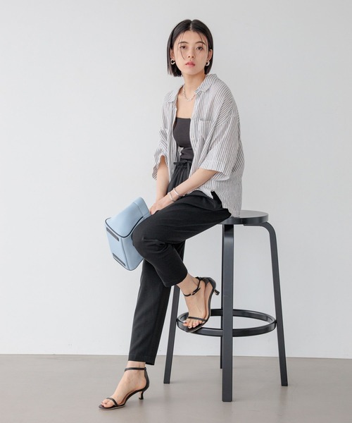 BAYFLOW（ベイフロー）の「[縦横に伸びるストレッチ入り]サララックテーパードパンツ（その他パンツ・レディース・ブラック/マルーン/ベージュ・MEDIUM/SMALL）」の4枚目の写真